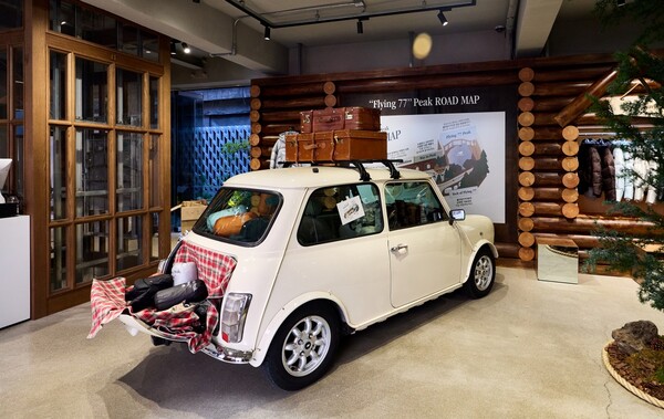 뉴발란스 플라잉77구스다운 성수 팝업스토어 내부 /이랜드