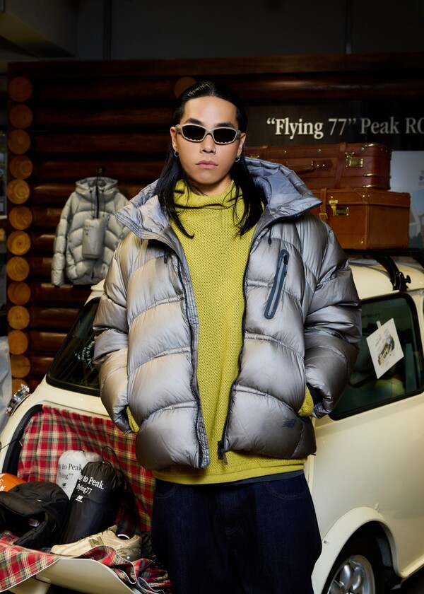뉴발란스 플라잉77구스다운 ‘WAY TO PEAK’ 팝업스토어 현장을 찾은 가수 레디 /이랜드