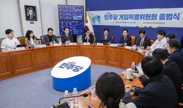 더불어민주당 정청래 대표가 2025년 11월 10일 오전 국회 본관 당대표회의실에서 열린 게임특별위원회 출범식에서 인사말을 하고 있다. /사진=연합