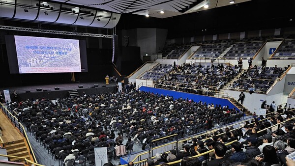 2025년 11월 11일 강서구 KBS아레나에서 '화곡2동 주민센터 인근 도심 공공주택 복합사업' 주민설명회가 진행되고 있다. /한국토지주택공사