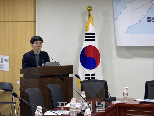 2025년 11월 11일 국회에서 열린 ‘극단적 주거 취약계층인 노숙인 인권과 통합을 위한 입법·정책 과제’ 토론회에서 임덕영 한국보건사회연구원 연구위원이 발표하고 있다. /사진=장성열 기자