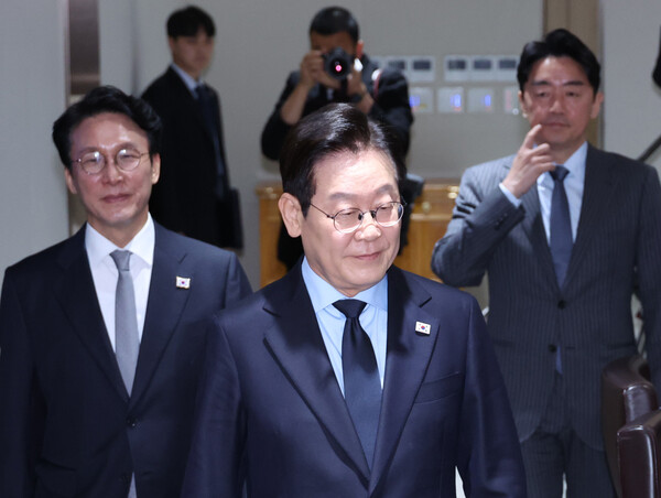  이재명 대통령이 11일 용산 대통령실에서 국무회의에 입장하고 있다. 2025.11.11/연합