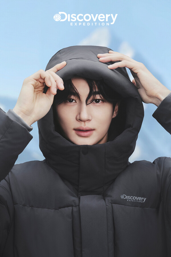 디스커버리 익스페디션 레스터G 구스다운 롱패딩 변우석 화보 /F&F