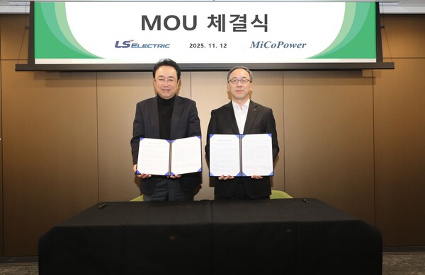 2025년 11월 12일 LS용산타워에서 이상준 LS일렉트릭 자동화CIC(사내독립기업) 최고운영책임자(COO)(오른쪽)와 하태형 미코파워 대표이사(왼쪽)가 'SOFC·SOEC 발전설비 LS 자동화 솔루션 적용 및 기술·사업협력 MOU' 체결 후 기념촬영을 하고 있다./사진=LS일렉트릭