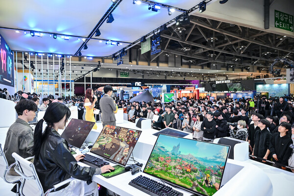 넷마블(대표 김병규)은 2025년 11월 13일 부산 벡스코에서 열린 ‘지스타 2025’에서 신작 오픈월드 액션 RPG(역할수행게임) ‘일곱 개의 대죄(칠대죄): Origin(오리진)’ 무대 이벤트로 인플루언서들과 함께하는 ‘알비온 토벌전’을 선보였다. /사진=넷마블