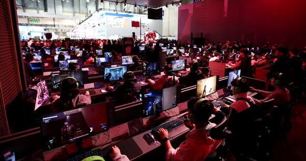  엔씨소프트(NC)는 오픈월드 택티컬 슈터 장르 신작 ‘신더시티’가 부산 벡스코 ‘지스타(G-STAR) 2025’ 시연 부스와 신규 영상을 통해 관람객들의 큰 호응을 얻었다고 2025년 11월 14일 밝혔다. /사진=엔씨소프트(NC)