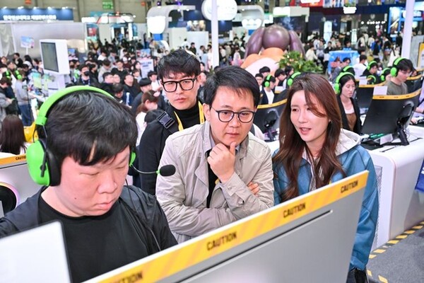 넷마블·코웨이 방준혁 의장 지스타2025 현장 방문./사진=넷마블