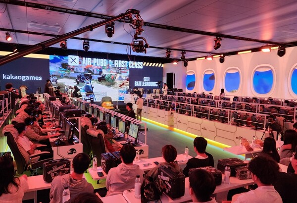  카카오게임즈는 2025년 11월 17일 크래프톤 산하 펍지 스튜디오가 개발하고 자사가 국내 서비스 중인 ‘배틀그라운드’의 부산 오프라인 행사 ‘AIR PUBG : First Class’(에어 펍지: 퍼스트 클래스)가 성황리에 마무리되었다고 밝혔다. /사진=카카오게임즈
