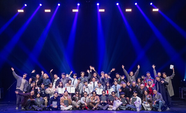 ‘제36회 CJ와 함께하는 유재하 음악경연대회’ 본선에 진출한 10팀과 관계자가 2025년 11월 15일 서울관악아트홀에서 기념사진을 촬영하고 있다. / 사진=CJ문회재단