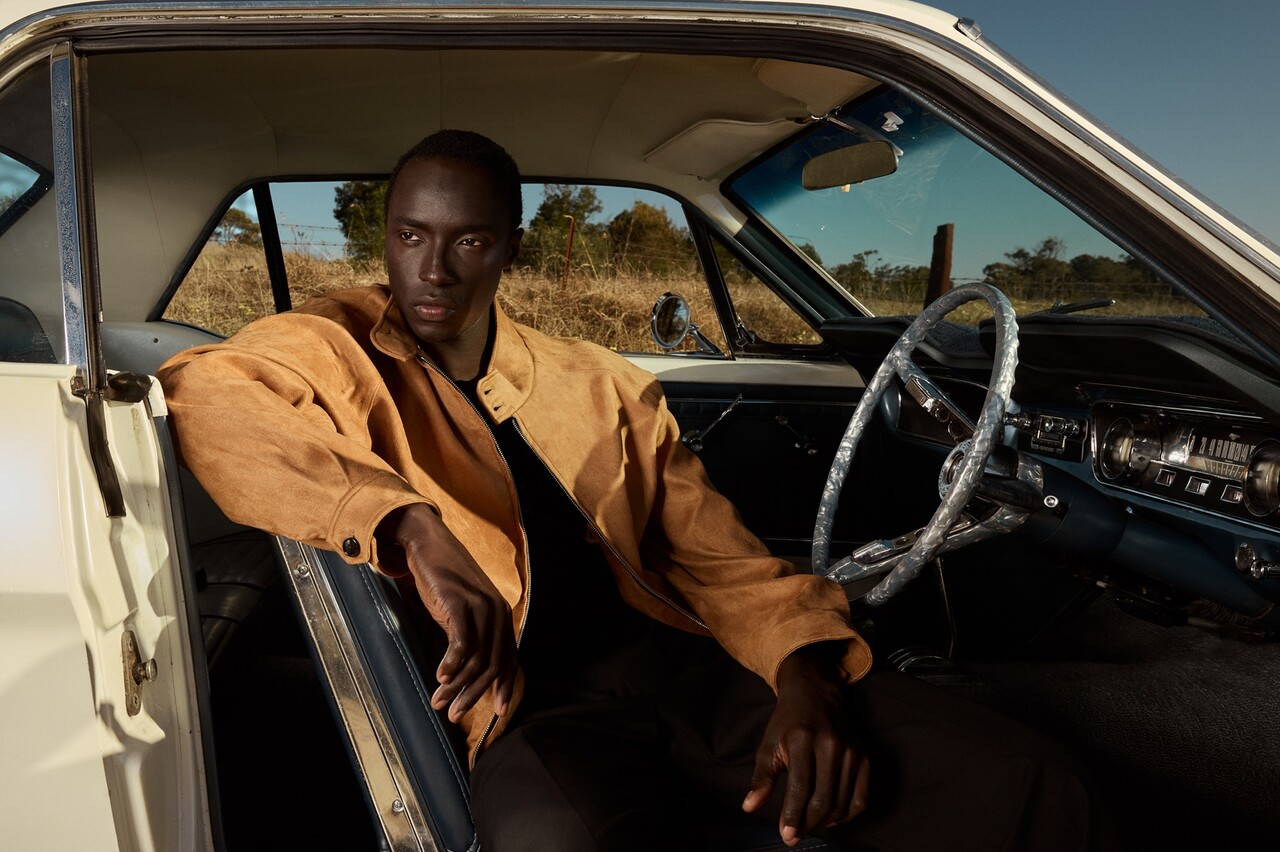 TNGT 2025FW 컬렉션 화보. 헤링본, 스웨이드 등 고급스러운 텍스처의 자켓은 가을겨울(FW) 시즌 새로운 트렌드를 제시했다. 2025.11.20./사진=LF