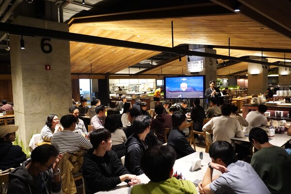 스마일게이트는 임직원의 창의적 도전을 지원하는 사내 창의·창작 프로그램 ‘크리에이티브 챌린저스 리그(CCL)’ 7기 참가자들이 첫 오프라인행사를 시작으로 본격적인 개발활동에 돌입했다고 2025년 11월 21일 밝혔다. /사진=스마일게이트 