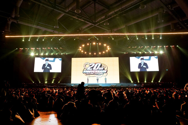 넥슨은 온라인 액션게임 '던전앤파이터'(던파, DNF)의 대표 오프라인 행사 ‘2025 던파 페스티벌’이 약 1만 명의 모험가들이 보내준 뜨거운 호응 속에 성황리에 마무리됐다고 2025년 11월 24일 밝혔다. ‘20주년 던파 페스티벌’ 쇼케이스. /사진=넥슨