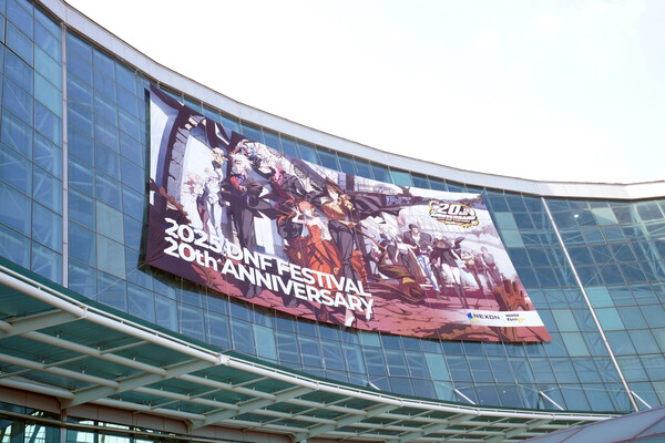 넥슨은 온라인 액션게임 '던전앤파이터'(던파, DNF)의 대표 오프라인 행사 ‘2025 던파 페스티벌’이 약 1만 명의 모험가들이 보내준 뜨거운 호응 속에 성황리에 마무리됐다고 2025년 11월 24일 밝혔다. '20주년 던파 페스티벌' 행사 전경. /사진=넥슨