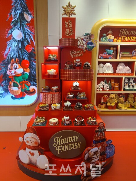 2025년 11월 24일 ‘워크샵 by 배스킨라빈스에서 열린 ’2025 크리스마스 미디어데이‘에서 소개된 2025 크리스마스 케이스 / 사진=이현민 기자