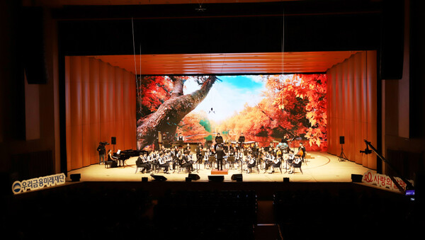 2025년 11월 22일 서울 여의도 KBS홀에서 청각장애 유소년으로 구성된 우리금융x클라리넷앙상블 단원들이 공연을 펼치고 있다./사진=우리금융그룹