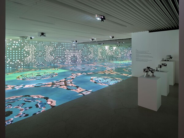 조선호텔 4층에 위치한 갤러리 OKNP에서 미디어 아트 전시가 진행중이다. /2025.11.24. 조선호텔앤리조트