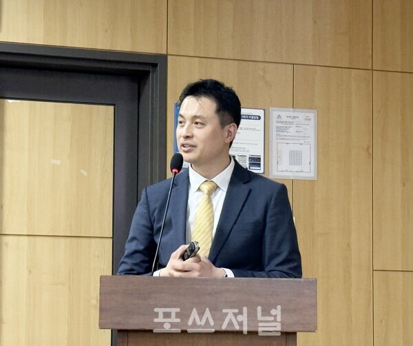 2026년 3월 19일 국회의원회관에서 진행된 '가치금융 국제포럼'에서 이상진 가치기반 금융협동조합 추진위원회 공동위원장이 발표하고 있다./사진=박소연 기자