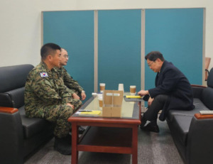 [<b>계엄령</b> 사태] "윤 대통령이 의원들 끌어내라고 지시했다"..<b>특전사령관</b>...
