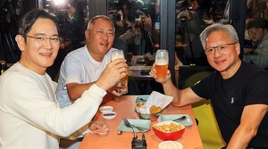 엔비디아 시총 5조달러 첫 돌파...AI 랠리 재점화 - 뉴스 썸네일 이미지