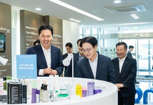 콜마그룹, 대기업집단 첫 지정...총수 윤상현 규제권 편입 - 뉴스 썸네일 이미지